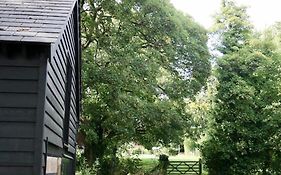 The Post Barn, Beautiful Barn Conversion 10Mins From Winchester